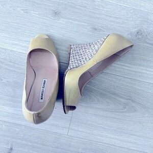 Monolo Blahnik Beige Patent Leather Grasscloth Cork Wedges